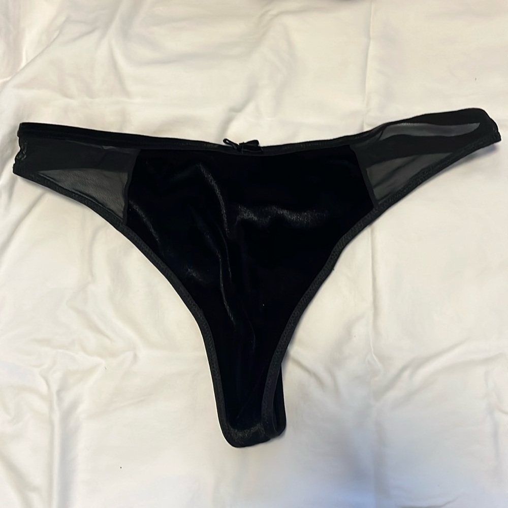 Maidenform thong panties